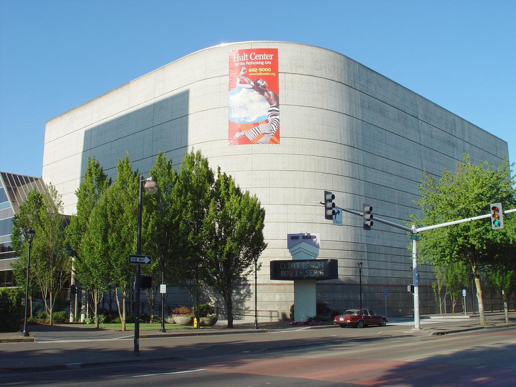 Travelodge By Wyndham Eugene Downtown/University Of Oregon Екстериор снимка
