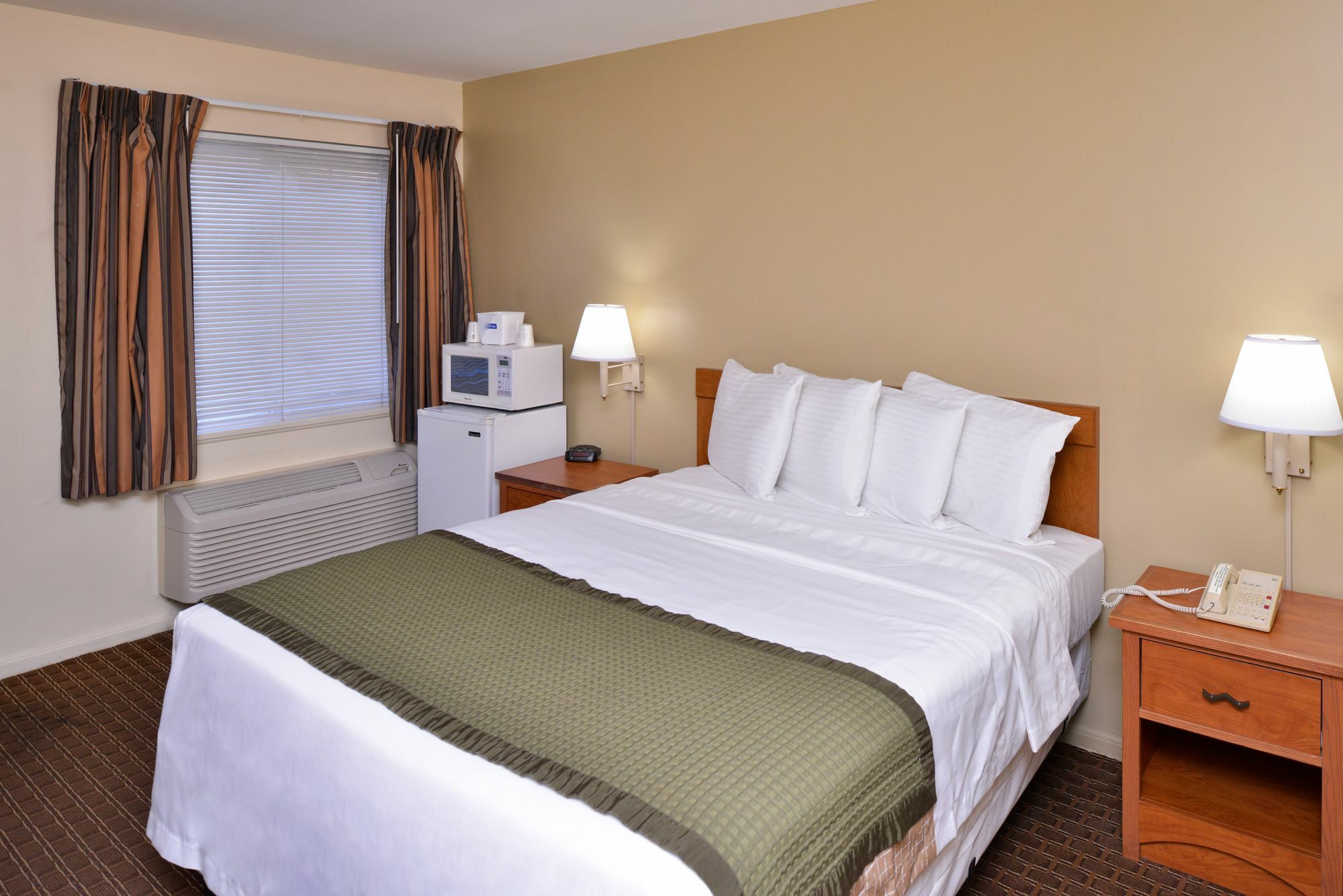 Travelodge By Wyndham Eugene Downtown/University Of Oregon Екстериор снимка
