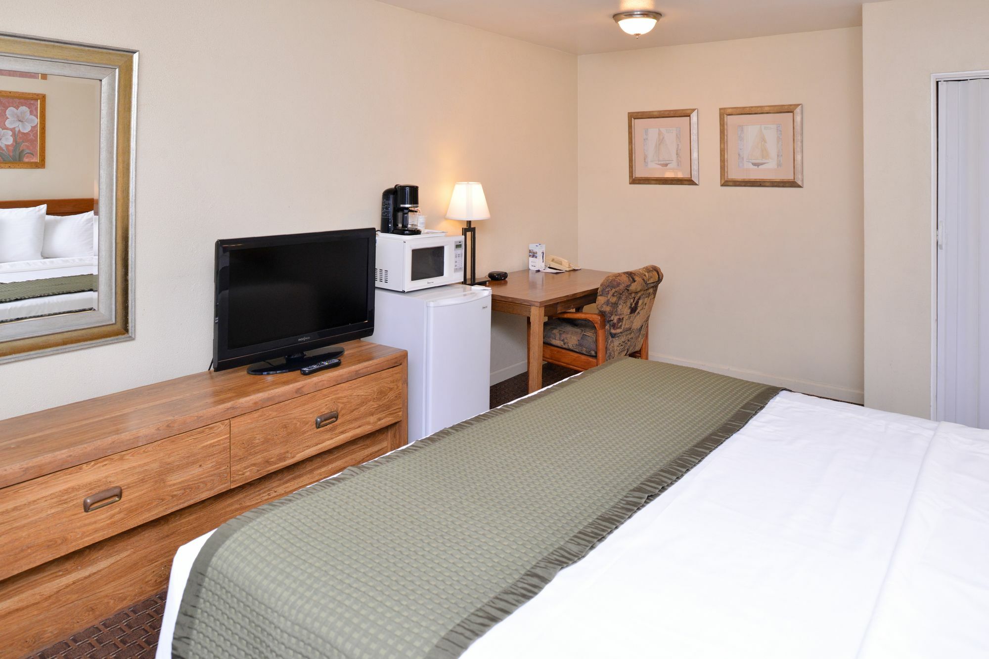 Travelodge By Wyndham Eugene Downtown/University Of Oregon Екстериор снимка