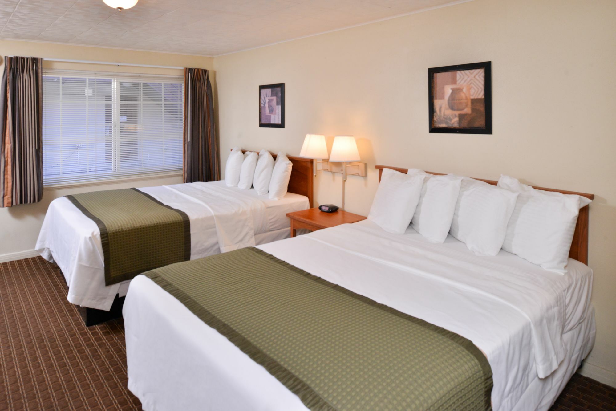 Travelodge By Wyndham Eugene Downtown/University Of Oregon Екстериор снимка