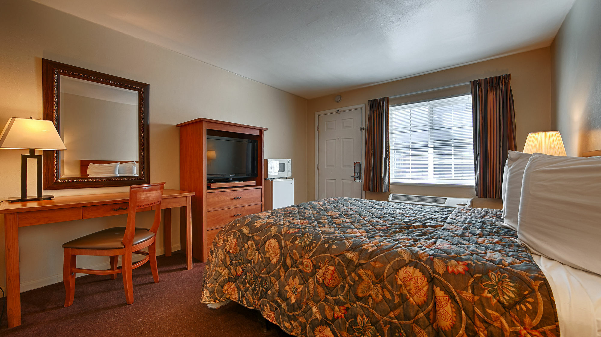 Travelodge By Wyndham Eugene Downtown/University Of Oregon Екстериор снимка