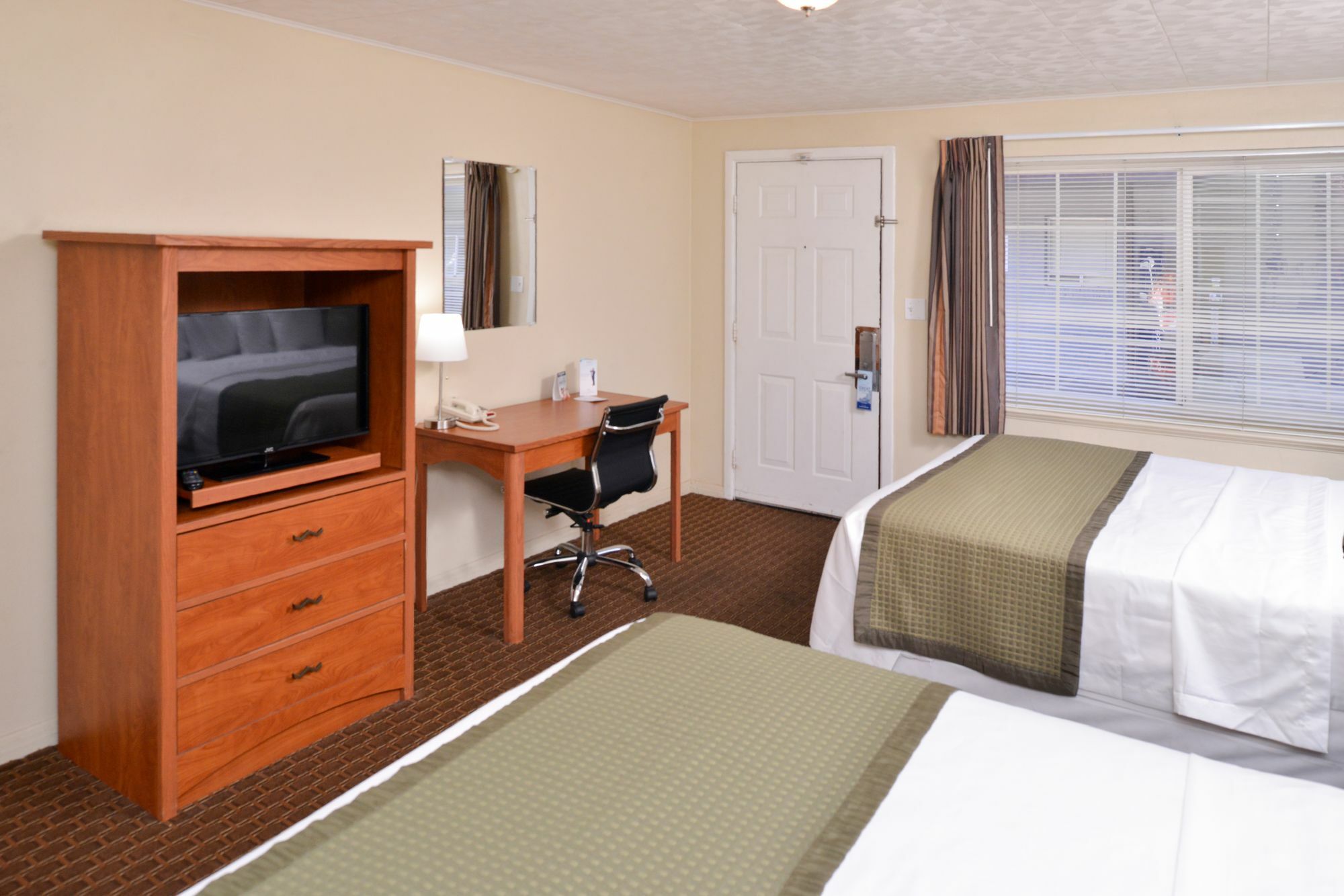 Travelodge By Wyndham Eugene Downtown/University Of Oregon Екстериор снимка